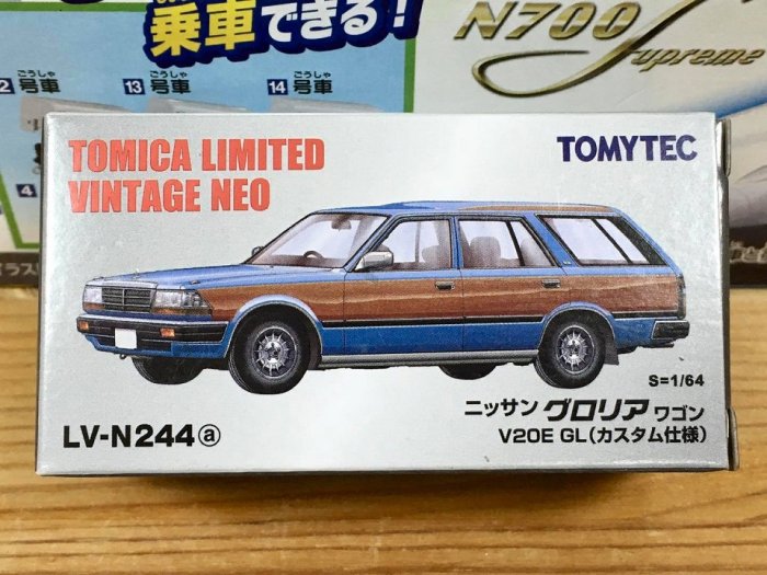 Tomytec Tomica Limited Vintage Neo 1/64 Nissan Cedric Wagon V20E