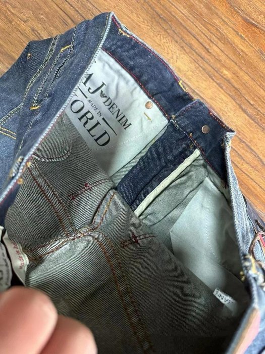 翡翠王.一元起標 .全新  ARMANI  JEANS 深藍色直筒牛仔褲.34.38腰.保真假貨包退.