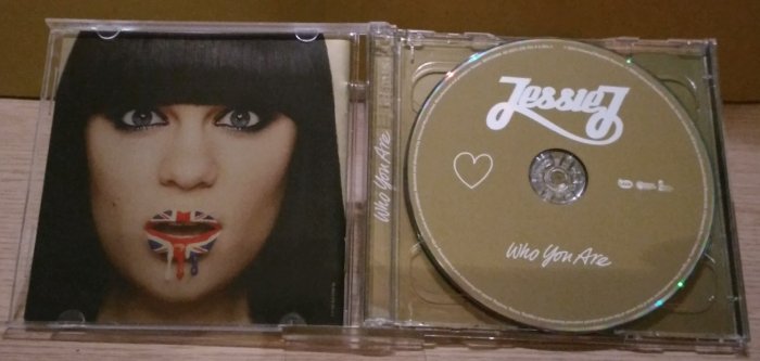 【二手CD】Jessie J：Who You Are / 潔西J：你是誰《CD+DVD白金慶功盤》