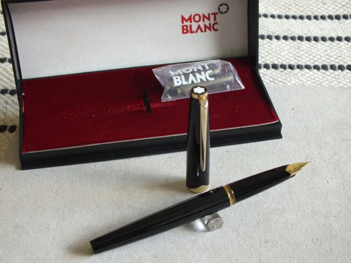 墨水世家~~Montblanc 萬寶龍西德時期舊款18K黑色鋼筆(二手挖寶區)