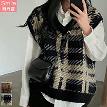 【V3464】SMILE-簡單搭配．復古配色格紋V領無袖毛衣背心