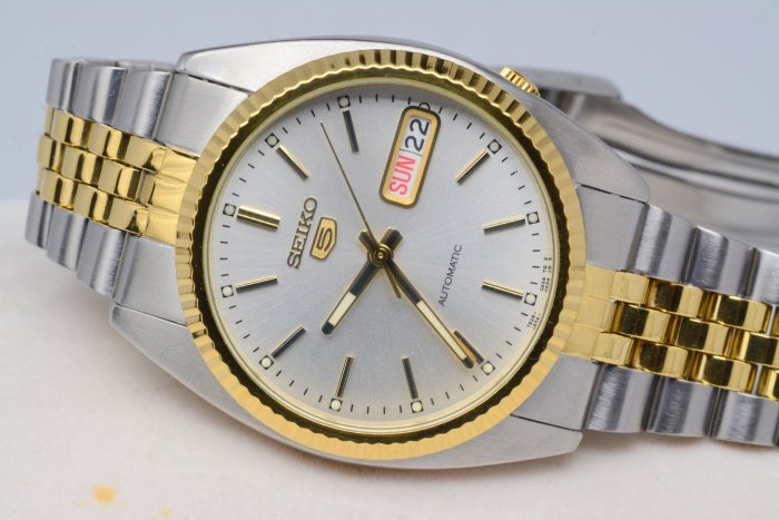 《寶萊精品》SEIKO 精工銀金白蠔式款自動男士錶