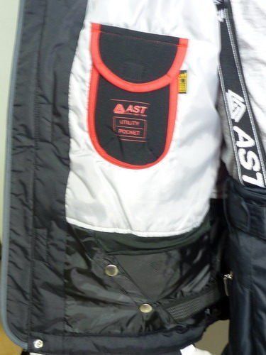 原裝進口義大利67年名牌 AST 雪衣 滑雪外套 專業滑雪服 專業戶外品牌台灣代理公司貨 有三種顏色超保暖勝羽絨衣