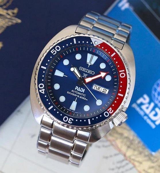 【金台鐘錶】SEIKO精工PROSPEX系列PADI聯名限量潛水機械錶(紅藍百事圈鮑魚)(日本製) SRPA21J1