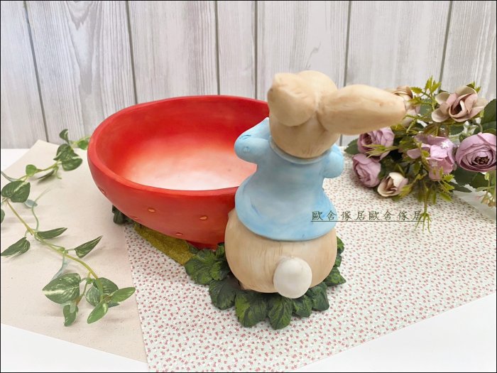 歐舍傢居 比得兔果盤 波麗製 紅色草莓兔子果盤 彼得兔果盤 比得兔置物盒 彼得兔糖果盒 比得兔桌上收納盤 置物盤