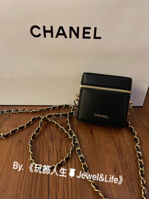 品牌VIP經典贈品MAKE UP系列💯 CHANEL 香奈兒 超美 黑色 金扣 改造口紅包 硬包 小廢包 斜背包