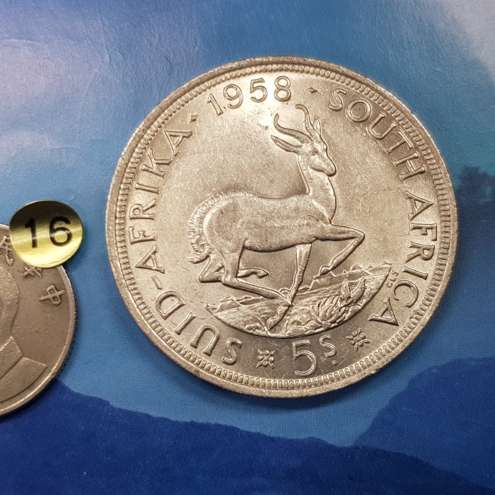 ☆豐臣館☆錢幣英屬 英國殖民時期1958年伊麗莎白二世女王 5 SHILLINGS 羚羊銀幣~AG009