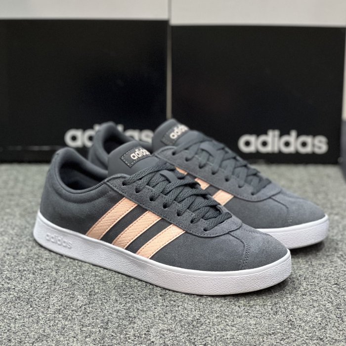 5號倉庫 7折 Adidas VL Court EE6786 女 休閒鞋 灰粉 麂皮 穿搭 休閒 舒適 原價2090