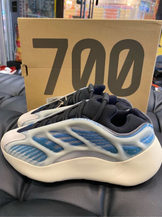 EZ兔購】~ 正品～adidas Yeezy Boost 700 V3鞋現貨23.5 24 | Yahoo奇摩拍賣