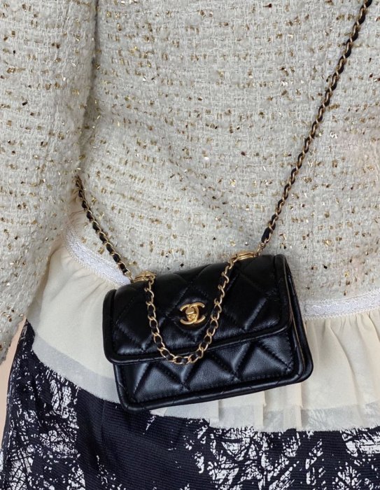 CHANEL button on top mini 2021