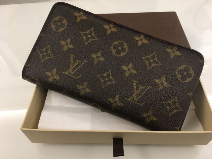 LV 100%正品LOUIS VUITTON 經典不敗Monogram 發財包拉鍊有正常使用痕跡