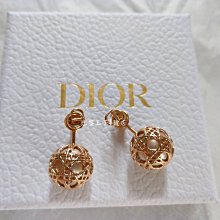 【巴黎王子1號店】《Christian Dior》Dior E0375  珍珠 鏤空 玫瑰金色 針式 耳環~預購