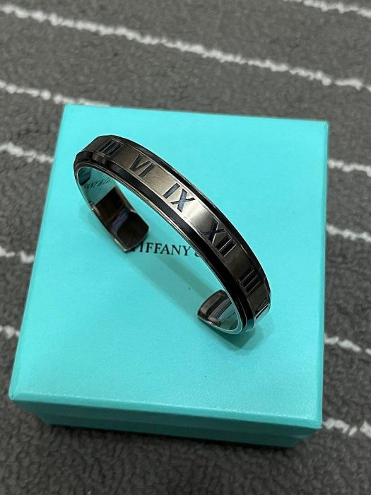 Tiffany&Co Tiffany 925 TI 寬版羅馬數字黑灰鈦開口手環 純銀925手環 手鐲..免運費