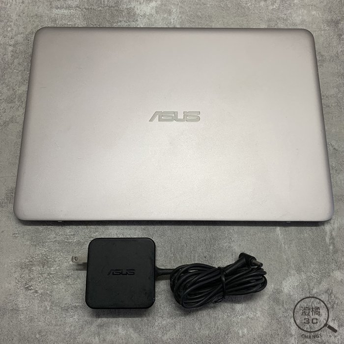 『澄橘』ASUS Zenbook UX305 M-5Y10C/4G/256GB 銀 二手 無盒裝《歡迎折抵》A58896