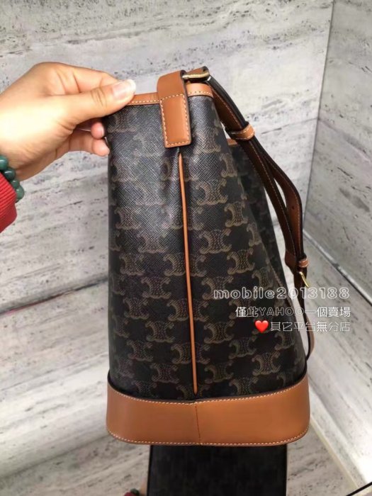 預購 全新正品 CELINE 191132 TRIOMPHE 老花帆布 中型水桶包 大水餃包_LV和GUCCI 都有出喔