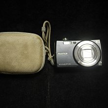 【阿輝の古物】數位相機_Fujifilm Finepix F100_附電池 記憶卡 相機套__#D16