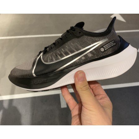 【正品】NIKE ZOOM GRAVITY 黑白灰 銀線 透氣 輕量  馬拉松 男 BQ3202-001慢跑鞋