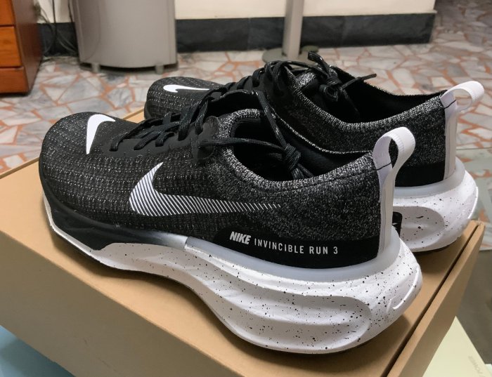 全新   Nike invincible 3 Run FK 黑色 潑墨 慢跑鞋  1元起標