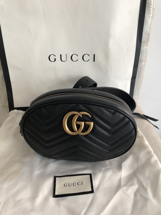 ＜葛蕾飾屋一館＞近新GUCCI 491294 黑色山型紋 金GG 腰包(大款) 85號