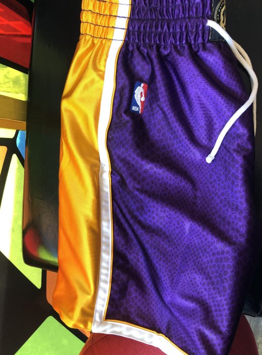 Mitchell & Ness "Kobe Bryant" 籃球名人堂 8/24 雙面紀念 球褲 (雙面穿)