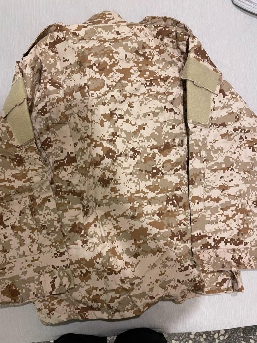 美軍沙漠數位迷彩服XS碼僅試穿 胸寬跟衣長,袖長分別是52 68 52公分