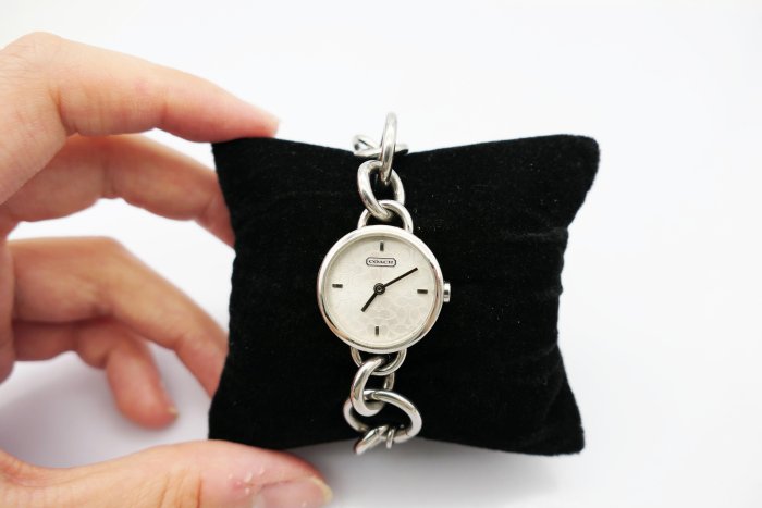 (小蔡二手挖寶網) COACH 石英錶 經典圖騰 手鍊錶 有行走 商品如圖 1元起標 無底價