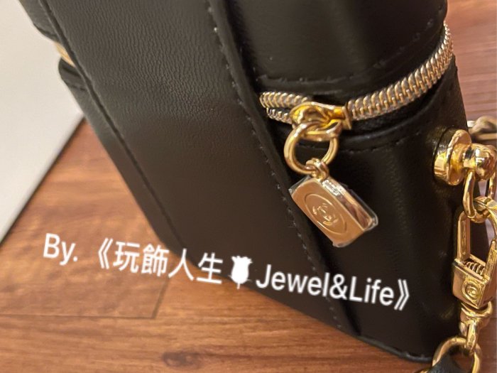 品牌VIP經典贈品MAKE UP系列💯 CHANEL 香奈兒 超美 黑色 金扣 改造口紅包 硬包 小廢包 斜背包