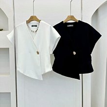 *~fuyumi boutique~*100%正韓 24S/S 簡單金扣設計上衣 黑/白