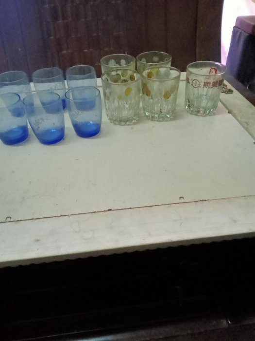 早期的懷舊的老杯子11個，含藍色慶祝東港信用合作社十四周年六個，非常希少