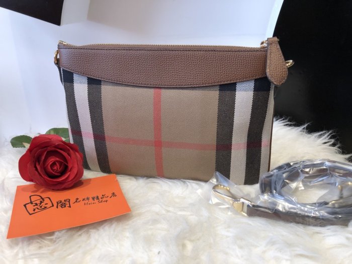 ※芯閣名牌精品店※ BURBERRY 39753741 格紋拼 焦糖 皮革 手拿包 斜背包 全新現貨