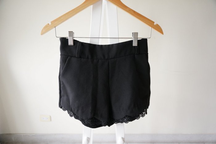 轉售 韓版 花蕾拼接挺版材質短褲 sizeXS 黑色