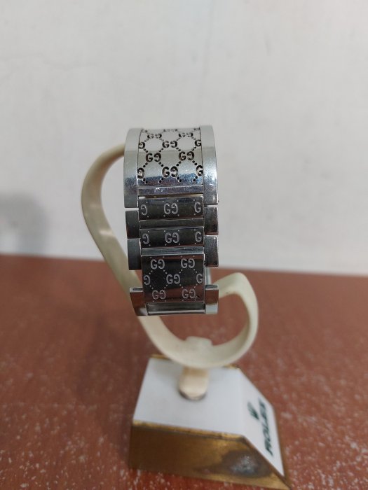 瑞士製 Gucci Twirl Watch GG logo 鏤空翻轉手鐲 腕錶 手錶