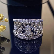 超級白亮熣燦精致復古風 F級主鑽0.303克拉配鑽0.74克拉鑽石設計款 寬版PT900 白金鑽戒  時尚款