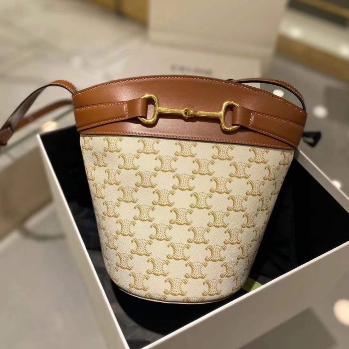 美國正品 CELINE Bucket Crecy 馬銜扣 水桶包圓桶包斜跨包