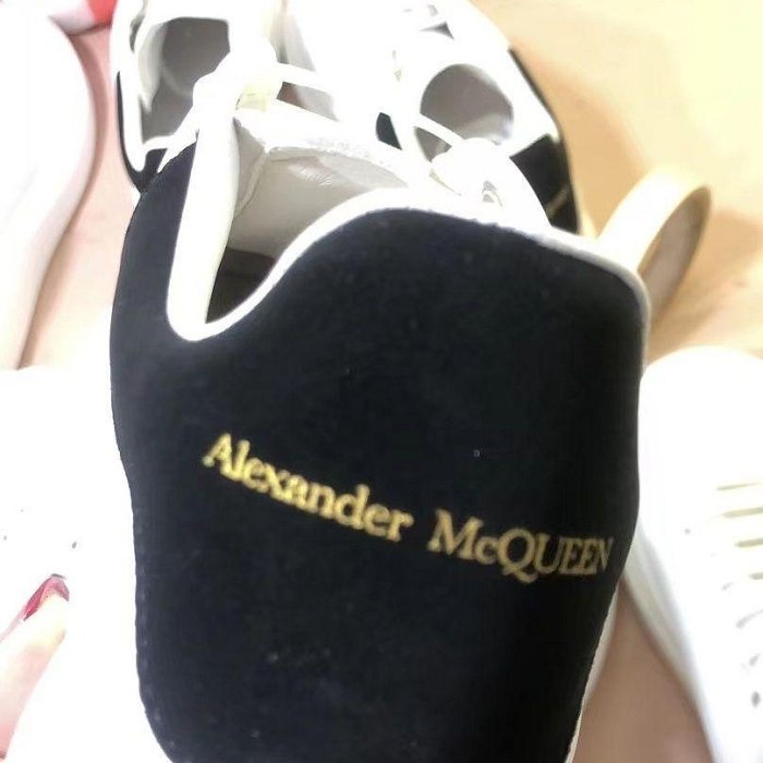 現貨直出 Alexander McQueen 經典真皮麥昆小白鞋內增高厚底透氣休閑鞋2023男女鞋情侶款高品質 明星大牌同款