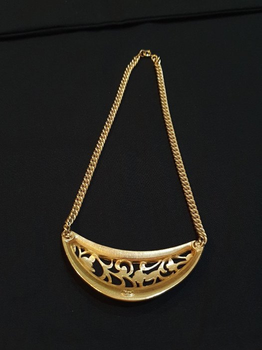 歐美小古董 70年代 西洋古董珠寶 標記Trifari 牛奶色琺瑯 典雅 項鍊
