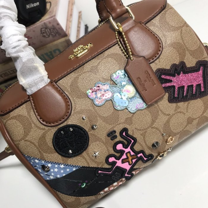 NaNa代購 COACH 48729  Keith Haring 徽章波士頓包 印章圖案 單肩斜跨手提包 附購證