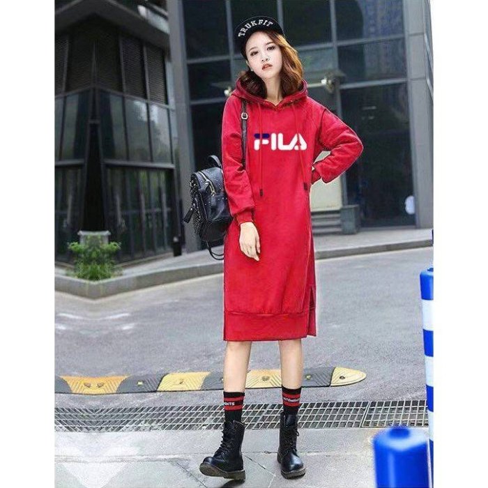 現貨熱銷-斐樂加絨長裙 FILA 連帽衛衣大學T 女生時尚連帽連身裙 寬鬆包臀 純棉 套頭衛衣裙 休閒運動裙 A字裙 洋