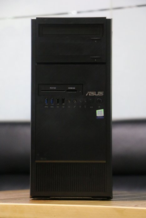 『Outlet國際』華碩ASUS ESC500 G4工作站/I7-7700/8GB/W10P/支援RAID1 出清