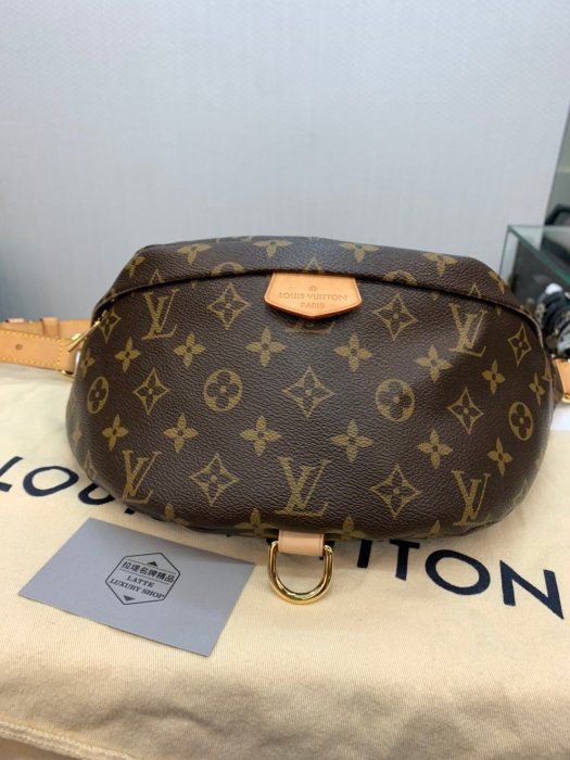 【拉堤名牌精品】LV  胸口包/腰包  M43644  9成新