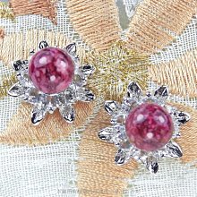 珍珠林~8m/m南美石針式耳環~紫紅色花心雙層花瓣鑽(套組有墜子、耳環、戒指) #793+13