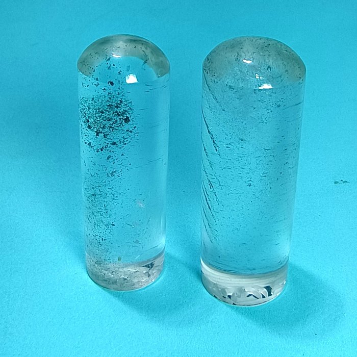 純天然水晶綠幽靈印章兩支 ①長5.2×直徑1.8cm②長5.1×直徑1.6cm／完整【楓紅林雨】