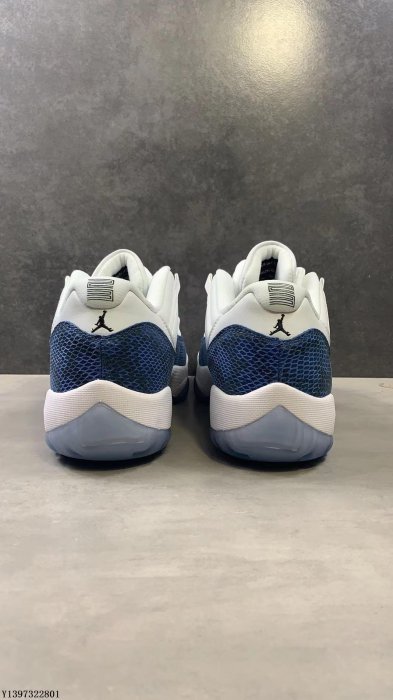 AIR JORDAN 11 LOW LE 藍蛇紋時尚 11代 籃球潮鞋 SNAKE CD6846-102