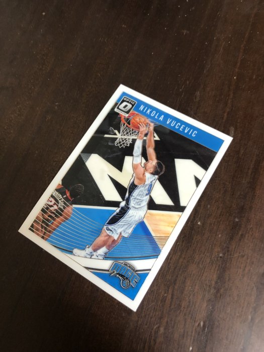 NIKOLA VUCEVIC     18-19 OPTIC BASE 第一年 金屬卡 49 前後卡況如圖