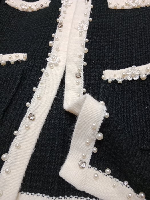 【唯美良品】黑色 縫珠鑽立體花針織外套~ W1202-331  S