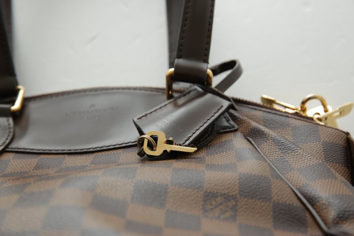 9.9成新 LOUIS VUITTON 路易威登 LV  棋盤花色N41117 附鎖手提包