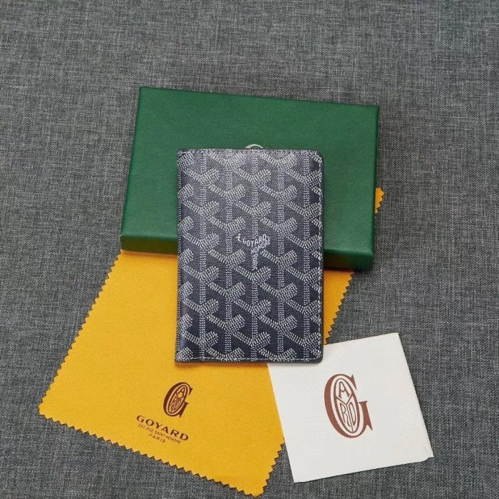 凱莉代購 GOYARD 灰色 新款時尚環保PU配真皮護照夾  預購