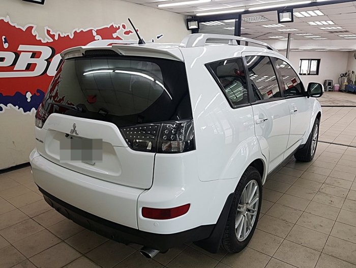 STANDOX 施得樂VOC頂級金油 全車烤漆 MITSUBISHI三菱 OUTLANDER 顏色：晶玉白(WG)