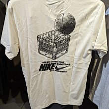 南🔥2022 7月 NIKE 短袖上衣 短T 籃球 LOGO 印刷 塗鴉 男款 白 DR7638-030