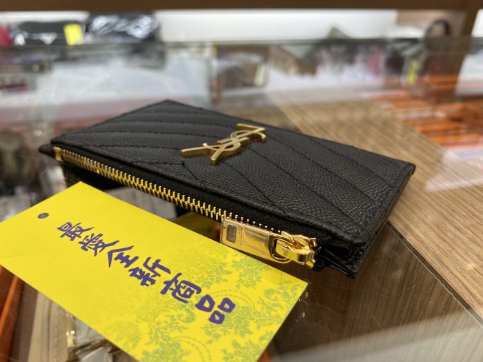 ☆最愛二手精品☆ SAINT LAURENT YSL  全新黑色荔枝牛皮金字LOGO 扁式拉鍊卡片夾零錢包 607915